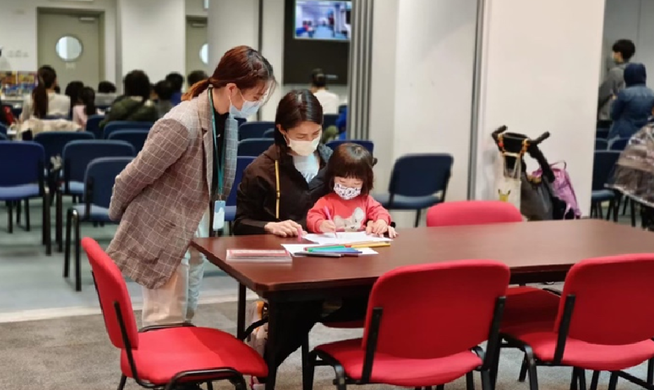 Kathy co-created accessible workshops for the Little People of Hong Kong (LPHK) New Year gathering.