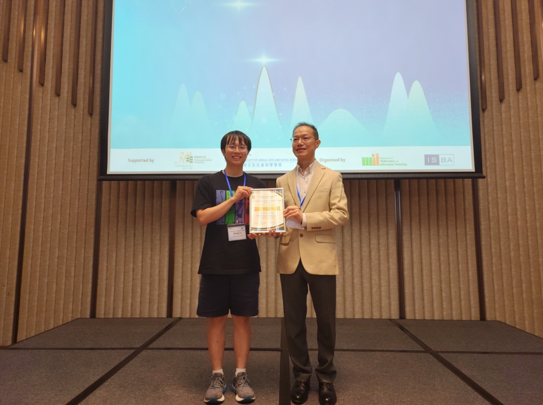 Xiang Li receiving the Outstanding Student Poster Award First Prize at the EAC-ISBA.