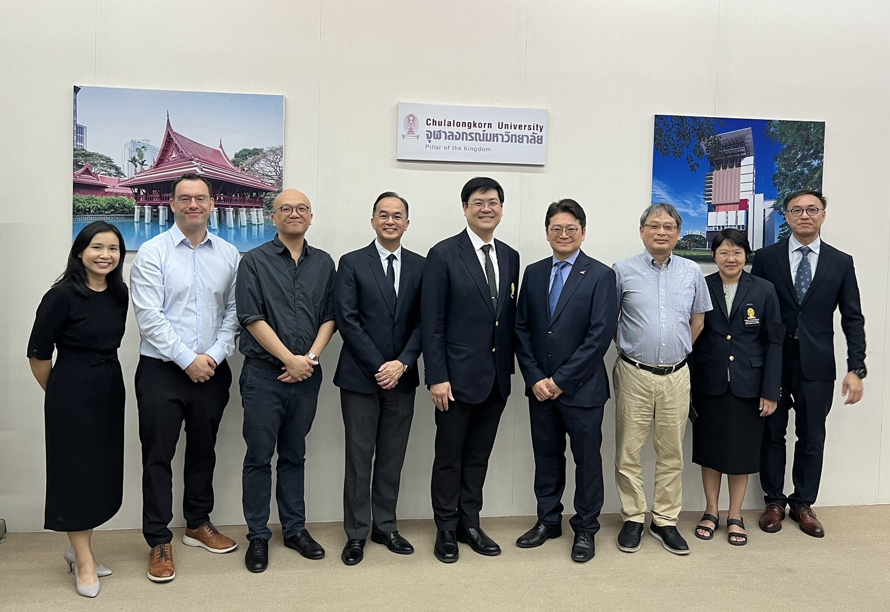 Representatives from the Hong Kong Joint University Delegation and Chulalongkorn University after a fruitful exchange on research postgraduate education and partnership. 