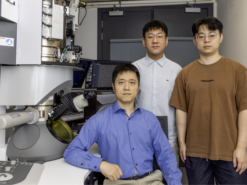 Junyang Shi (middle) and Professor Wei Pan (right) receiving the Best Overall Paper award at i3CE 2026.